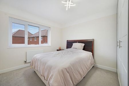 4 bedroom detached house to rent - Photo 3