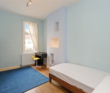 Melbury Gardens, London, SW20 flat to rent - Photo 2