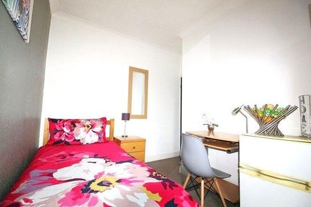 1 bedroom in a house share to rent - Photo 5