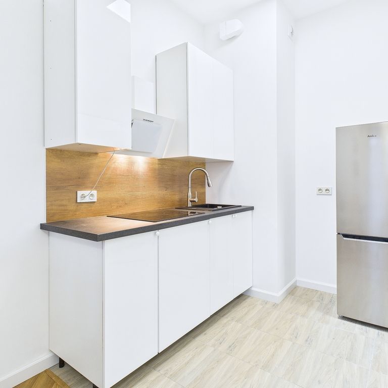 Kawalerka z garażem w cenie PKP Okęcie Okazja! - Zdjęcie 1