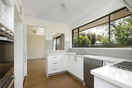 27 Larnook Crescent, Aspendale. - Photo 3