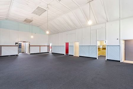 Spacious Home With Flexible Layout - Great Convenient Location - Photo 3