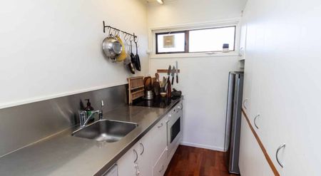 Sunny Mount Vic Apartment with Balcony Views - Photo 4