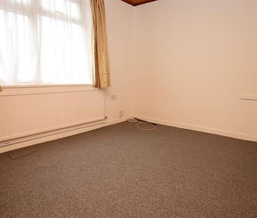 3 bedroom Terraced House to let - Photo 4