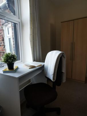 1 bedroom in a house share to rent - Photo 1
