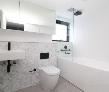 Modern 4-Bedroom Townhouse - Photo 3