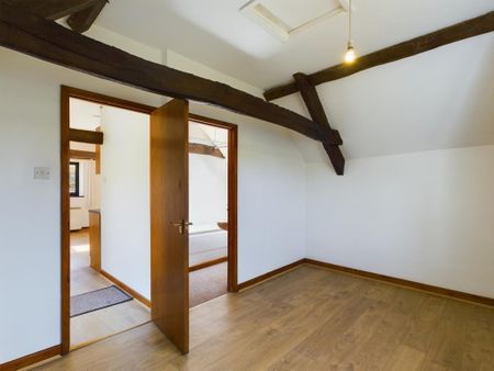 1 bedroom coach house to rent - Photo 3