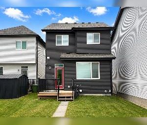 Fully Furnished 4 Bed 3 Bathroom Detached House Calgary NOW FOR RENT! - Photo 2