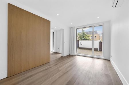 5 bedroom detached house to rent - Photo 2