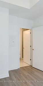 Feels brand new high ceilings yonge/eglinton! - Photo 4