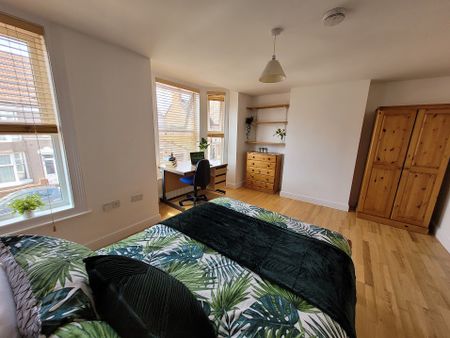 6 Bedrooms, 21 St George’s Road – Student Accommodation Coventry - Photo 3