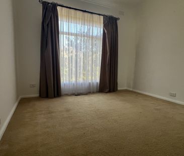 3 bedrooms close to Knox City shopping centre - Photo 2