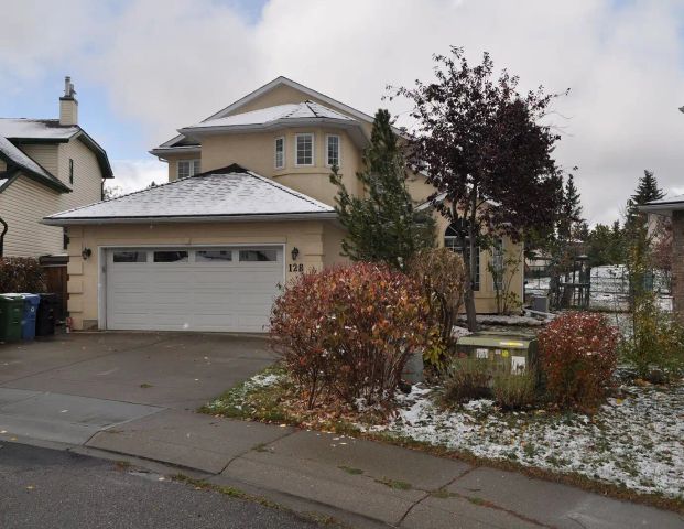 Woodlands Estate Single Family Home — 3 Bedrooms House - Photo 1