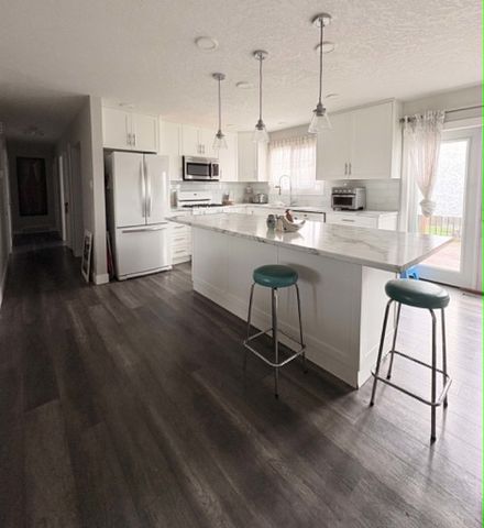 2704 Fairview Crescent - 1 - Photo 5