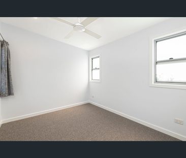 33A Wollstonecraft Avenue, Avalon Beach, NSW 2107 - Photo 3