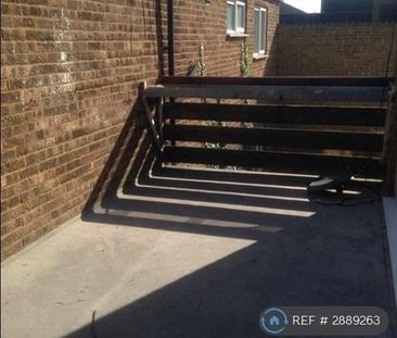 3 bedroom flat to rent - Photo 6