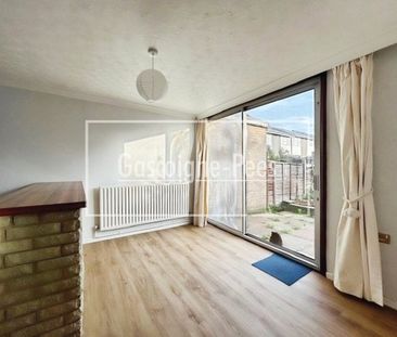 Basingstoke, RG22 - Photo 2