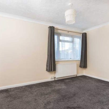 2 bedroom property to rent in Worthing - Photo 1