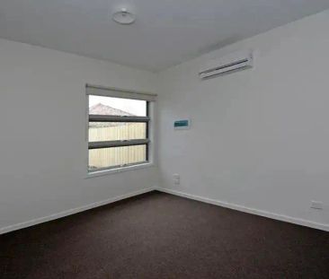 “MODERN LIVING AT ITS BEST!” - Photo 4