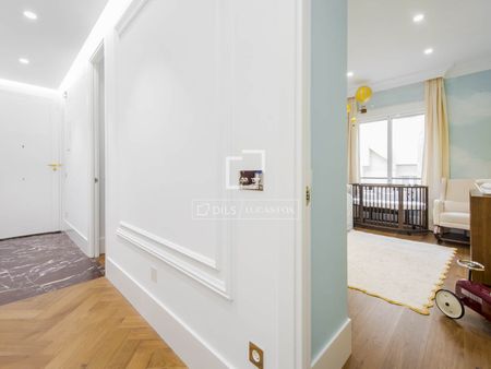 Excellent 4 Bedroom apartment for rent in Castellana, Madrid - Photo 4
