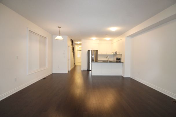 For Lease - 3 Terrain Court, East Gwillimbury, Ontario - Photo 1