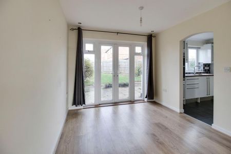 3 bedroom semi-detached house to rent - Photo 5