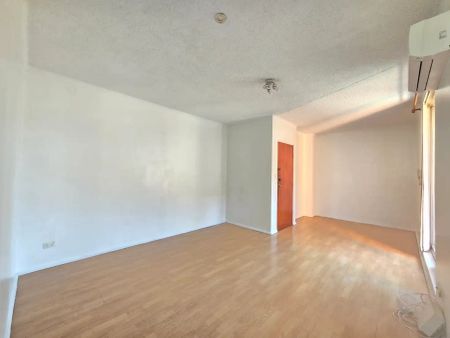 “2 BEDROOM UNIT IN PRIME LOCATION” - Photo 3