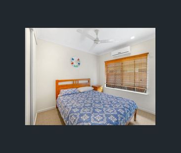 Family Home Perfect for Summer - Photo 2