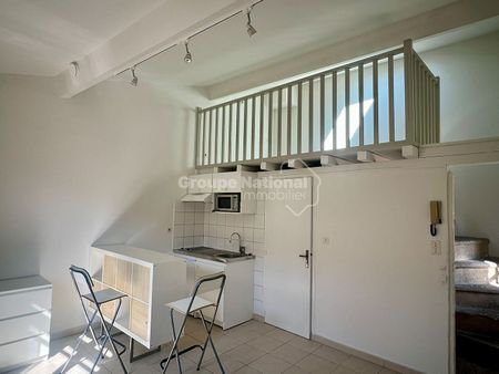 ARLES CENTRE - Studio rénové de 22m² avec mezzanine, - Photo 2