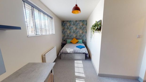 5 bedroom flat to rent - Photo 1