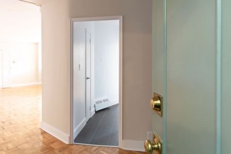 For Lease - 9 Deer Park Crescent Unit# 303, Toronto, Ontario - Photo 3