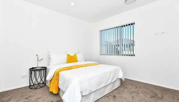 Large modern family home - Photo 1