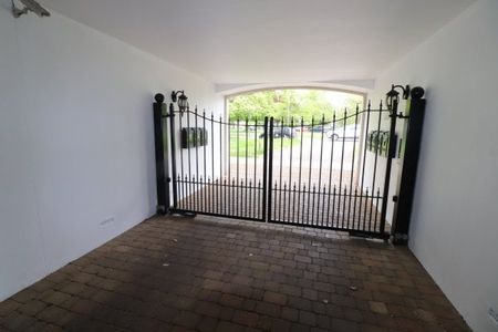 The Green Brentwood, Property for rent - Photo 2