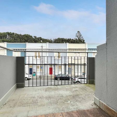 ONE WEEK FREE RENT - Central 2 Bedroom Living in Newtown - Photo 3