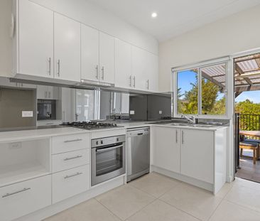 Stylish Coastal Living in the Heart of North Bondi - Photo 1