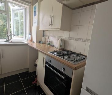 3 bedroom property to rent - Photo 3