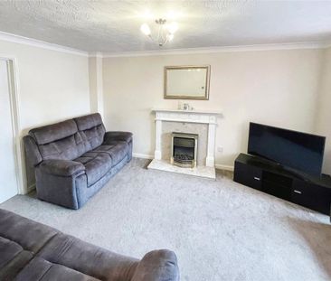 4 bedroom detached house to rent - Photo 2