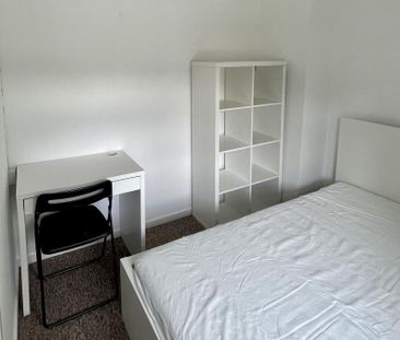 4 bedroom semi-detached house to rent - Photo 2