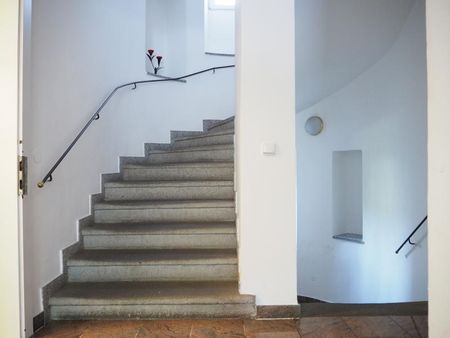 Hessenplatz! Schöne, gepflegte Wohnung mit Balkon, 85 m² WNFL im 1. OG mit Lift, Garage optional! Landstraßennähe! - Photo 3