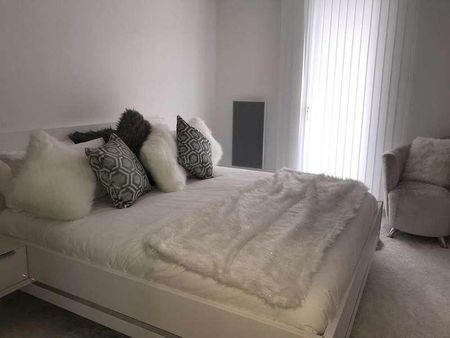 The Hayes, Cardiff, CF10 - Photo 3