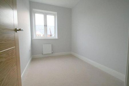 3 bedroom semi-detached house to rent - Photo 5