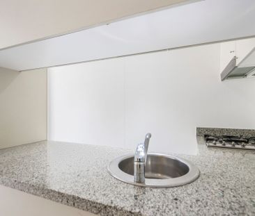 Spacious 1 Bedder in the Forum - Photo 2