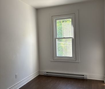 Beau très grand 4 1/2, Ste-Anne-de-Beaupré, Libre PROMO !! - Photo 3