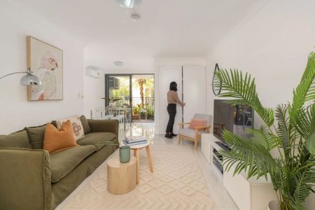 Fully furnished apartment with pool views in Glebe - Photo 2