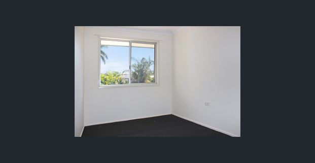 Conveniently Located 2 Bedroom Unit - Photo 1