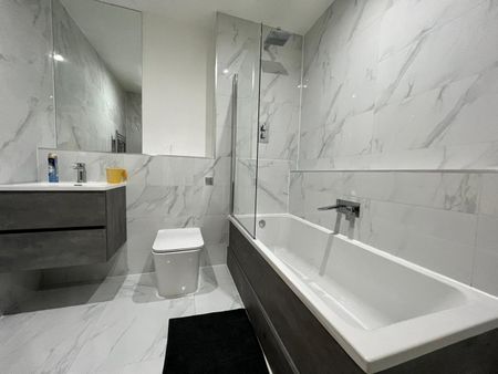 Room in a Shared Flat, The Hallmark, B19 - Photo 5