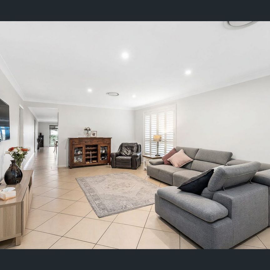 Modern Family Living - 13.3kW Solar + 15kW Battery Included - Photo 1