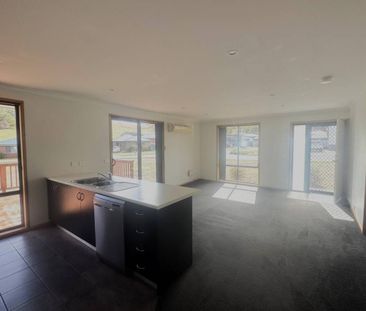 Modern Living - 3 Bedroom - 1 Bathroom - Photo 1