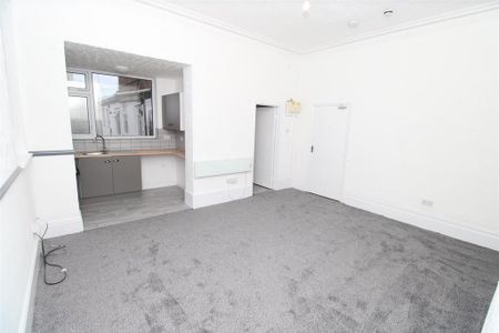 1 bedroom ground floor flat to rent - Photo 2