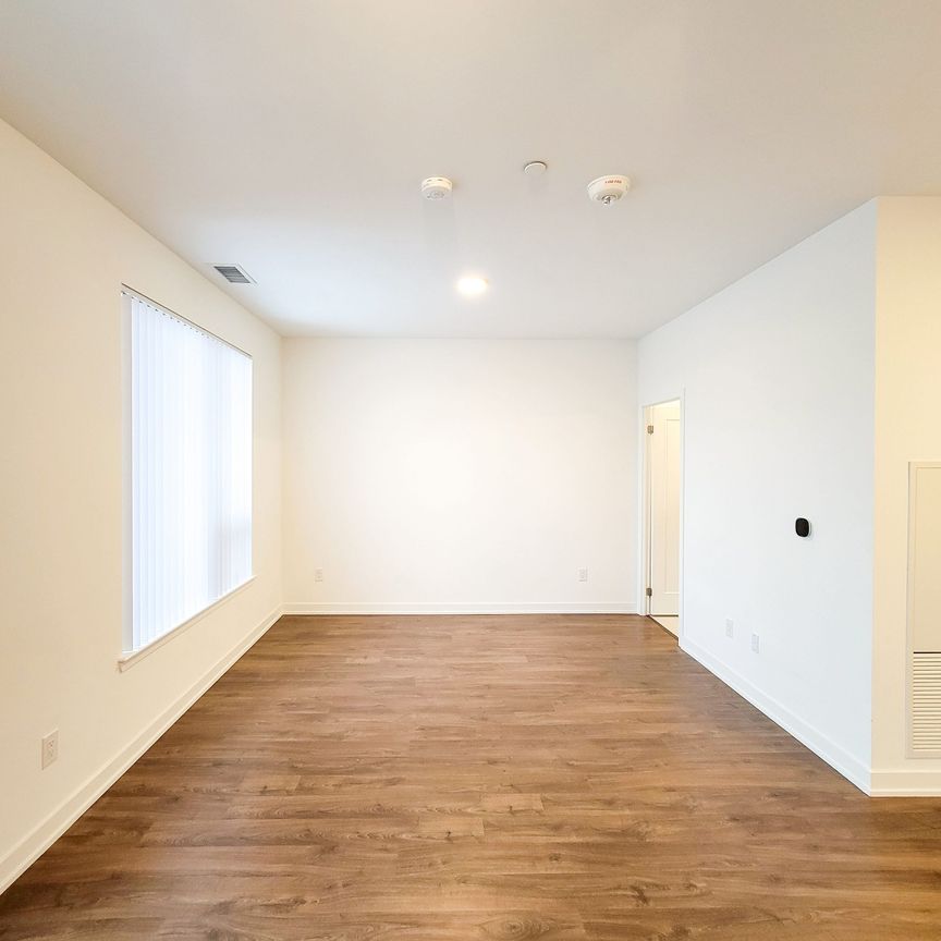 For Lease - 5105 Hurontario Street Unit# 638, Mississauga, Ontario - Photo 1